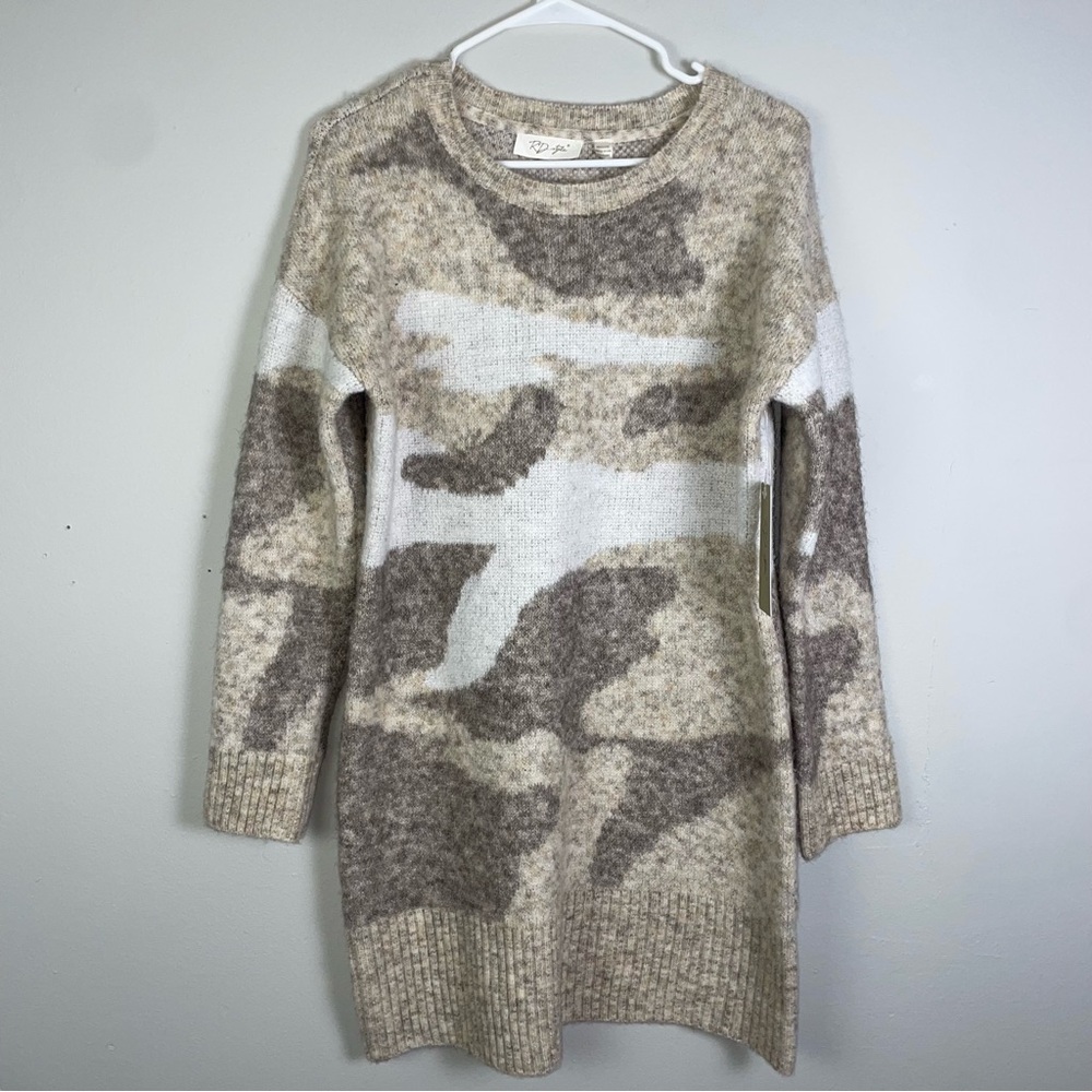 RD style cozy Women’s Size Medium Sweater Long‎ NWT